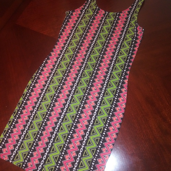 Colorfull Designed Dress - Picture 3 of 3